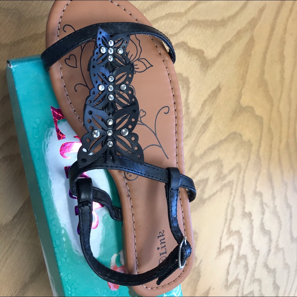 Pink butterfly sandals for a girls